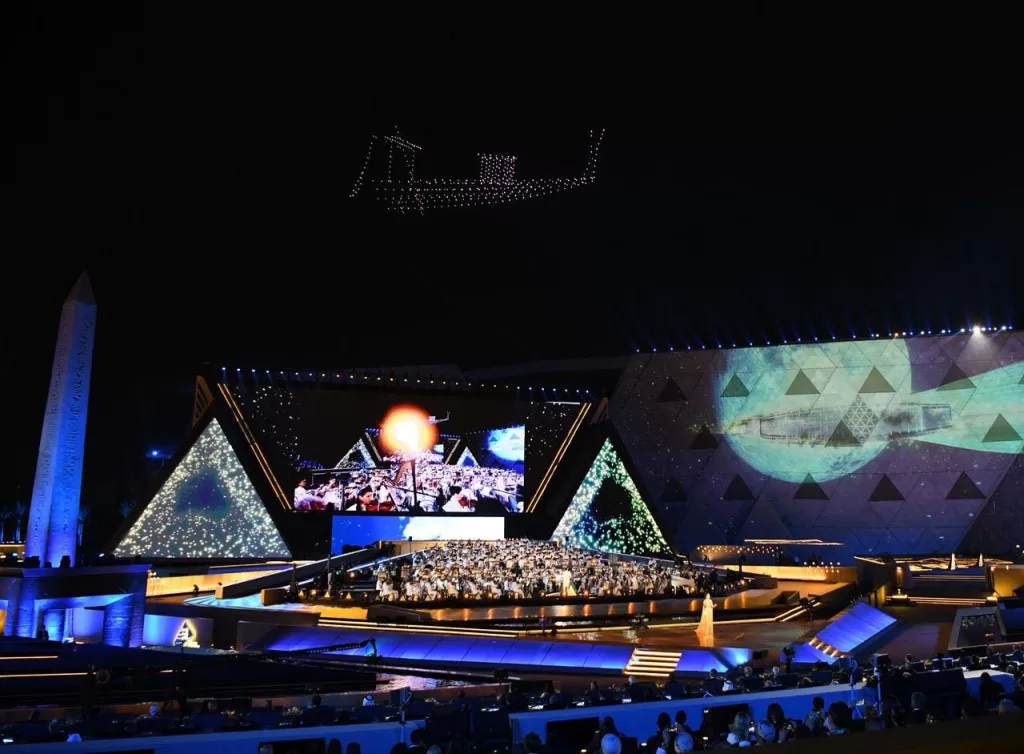 بث مباشر الآن الرئيس عبد الفتاح السيسي والسيدة قرينته يشهدان احتفالية افتتاح المتحف المصري الكبير«هدية مصر للعالم» 12 - جريدة الجمهورية 574069144 1383603486461709 499029647392498937 n - جريدة الجمهورية