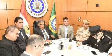 «محافظ الدقهلية» يتفقد سير العملية الانتخابية عبر الشبكة الوطنية للطوارئ والسلامة