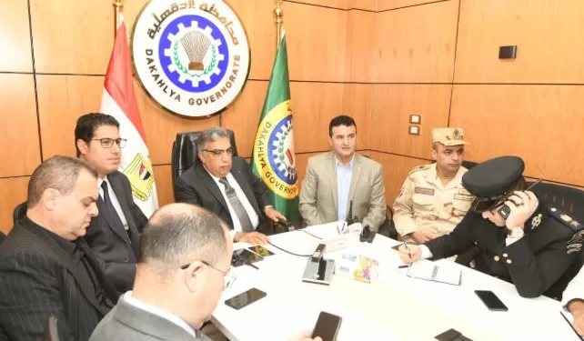 «محافظ الدقهلية» يتفقد سير العملية الانتخابية عبر الشبكة الوطنية للطوارئ والسلامة