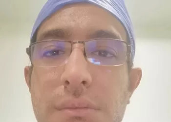 وفاة طبيب عناية مركزة بأزمة قلبية أثناء عمله بالمجمع الطبي بالسويس