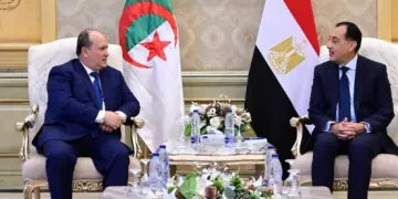 «رئيس الوزراء» يستقبل «الوزير الأول الجزائري» بمطار القاهرة للمشاركة في اللجنة المشتركة