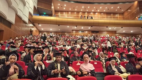 حفل تخرج «كلية بنات عين شمس» في مجمع الفنون بجامعة حلوان 9 - جريدة الجمهورية 8 8 - جريدة الجمهورية