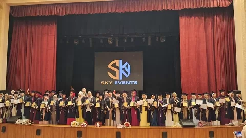 حفل تخرج «كلية بنات عين شمس» في مجمع الفنون بجامعة حلوان 1 - جريدة الجمهورية حفل تخرج «كلية بنات عين شمس» في مجمع الفنون بجامعة حلوان