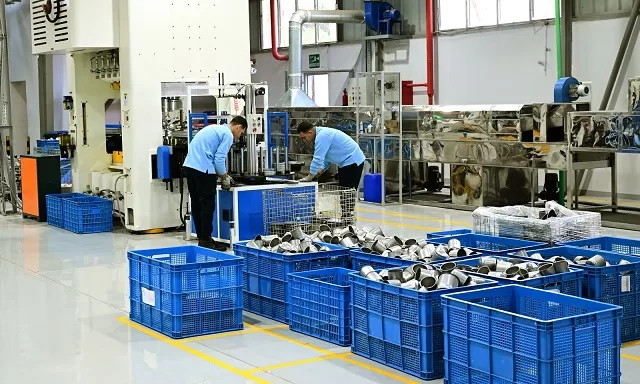 رئيس الوزراء يفتتح مصنع المنصور لتصنيع « فلاتر المركبات والفلاتر الصناعية » 8 - جريدة الجمهورية 9 9 - جريدة الجمهورية