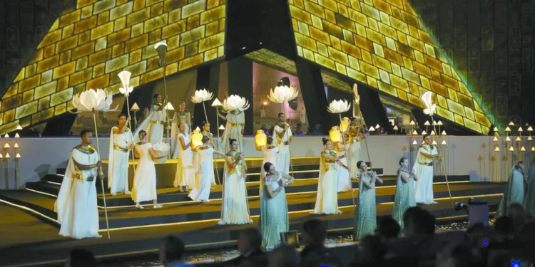 «نموذج استثنائى» للترويج الاستثمارى والاقتصادى 1 - جريدة الجمهورية «سارة عمرو» تحقق ذهبية العالم لسلاح الشيش