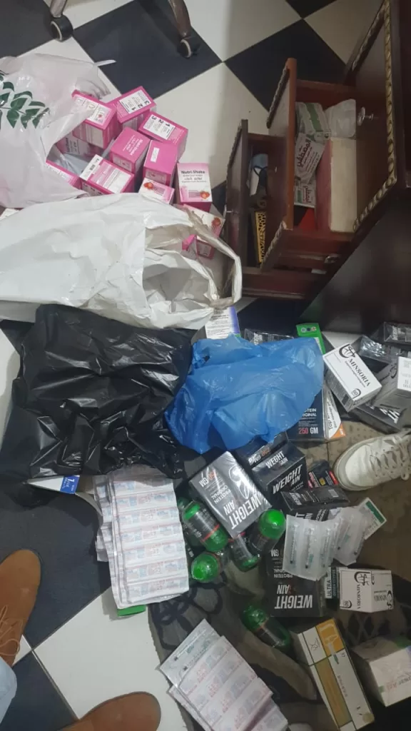 ضبط مُنتَحِل صفة أخصائي علاج طبيعي وأدوية مُهربة بالدقهلية 3 - جريدة الجمهورية IMG 20251106 WA0064 - جريدة الجمهورية