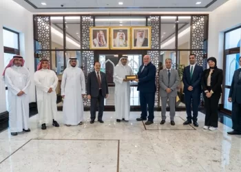 لتعزيز التعاون التشريعي والنقابي: وفد نقابة المحاكم يختتم زيارته للبحرين بتبادل الدروع مع مجلس النواب 2 - جريدة الجمهورية لتعزيز التعاون التشريعي والنقابي: وفد نقابة المحاكم يختتم زيارته للبحرين بتبادل الدروع مع مجلس النواب