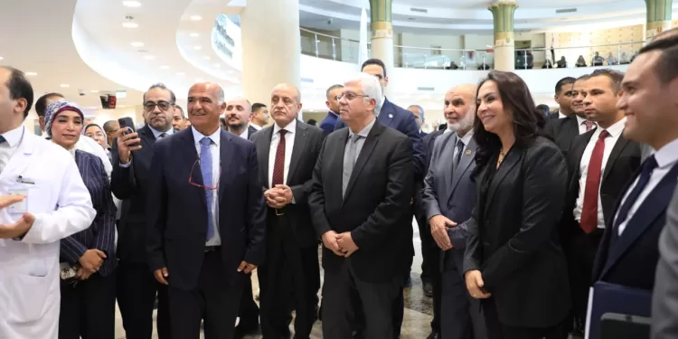 «عاشور » و«مرسي» يتفقدان جامعة الأقصر الأهلية