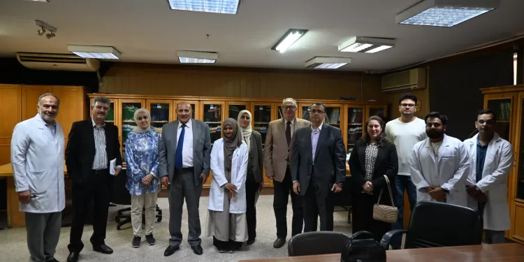 وفد المجلس العربي للاختصاصات الصحية يزور مستشفيات قصر العيني