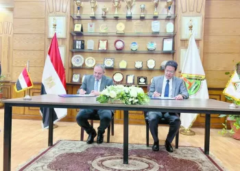 7 أرقام جديدة لـ «النسر الأحمر»