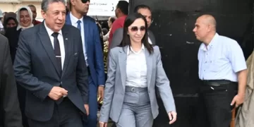 محافظ البحيرة تتفقد 4 لجان انتخابية بدمنهور لمتابعة سير انتخابات مجلس النواب