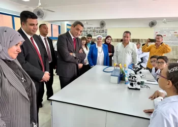 محافظ السويس:الأنشطة بالمدارس اليابانية تساهم في بناء شخصية الطالب وتنمية قيم التعاون