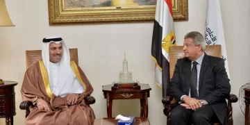 « عبد العزيز » يبحث مع وزير الإعلام البحريني تعزيز الشراكة الإعلامية بين البلدين