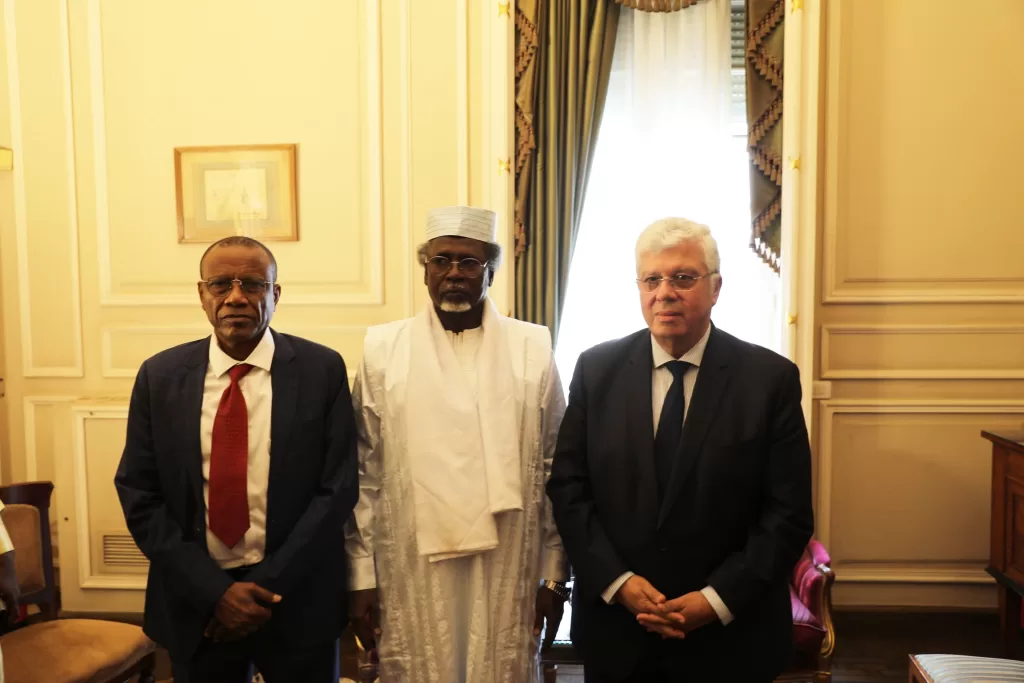 «عاشور » يبحث مع نظيره التشادي تعزيز التعاون بين البلدين 2 - جريدة الجمهورية IMG 20251118 WA0016 1 - جريدة الجمهورية