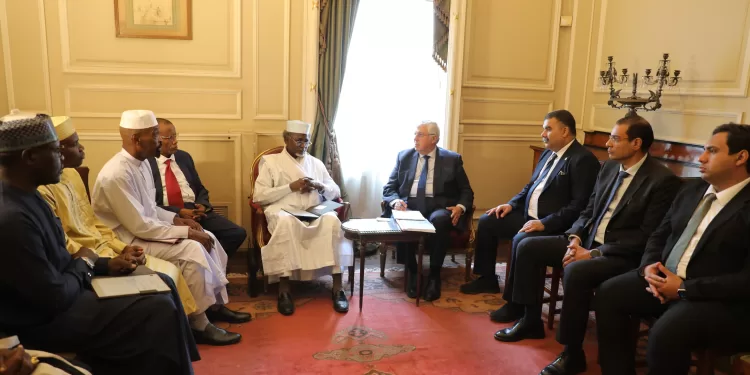 «عاشور » يبحث مع نظيره التشادي تعزيز التعاون بين البلدين 1 - جريدة الجمهورية «عاشور » يبحث مع نظيره التشادي تعزيز التعاون بين البلدين