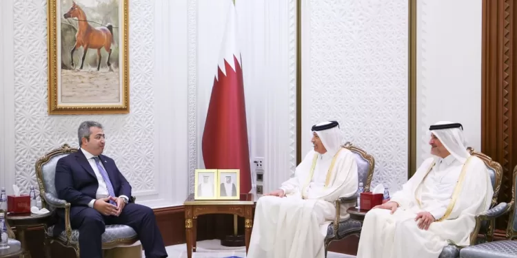 السفير المصري بـالدوحة يعقد سلسلة من اللقاءات مع المسؤولين القطريين لدعم العلاقات بين البلدين