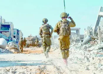 إنقاذ مبنى البنك العثمانى بـ «المنشية» من حريق بعد التهام النيران أكشاك بيع الاحذية بجواره