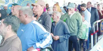 إنقاذ مبنى البنك العثمانى بـ «المنشية» من حريق بعد التهام النيران أكشاك بيع الاحذية بجواره