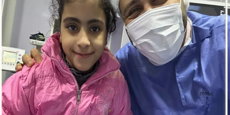 إنقاذ طفلة ابتلعت سلسلة معدنية بـالشرقية