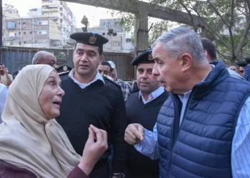 المحافظ يشدد على تطبيق القانون الرادع للمخالفين.. حملات مكبرة لضبط الإشغالات في الفلكي والسيوف بالإسكندرية