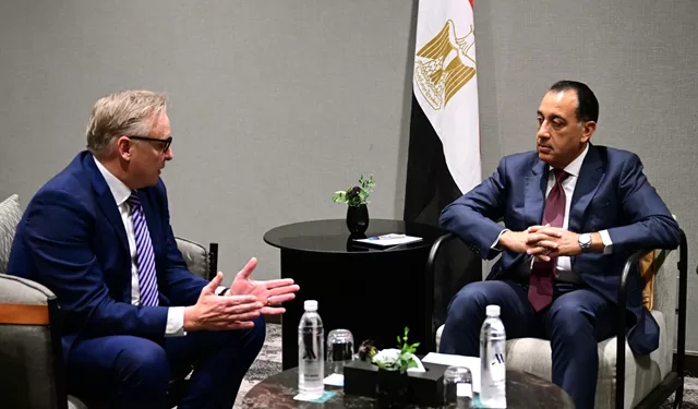 مدبولي يلتقي مسؤولي «أنجلو جولد أشانتي» في جوهانسبرج لبحث دعم استثمارات الذهب في مصر 1 - جريدة الجمهورية مدبولي يلتقي مسؤولي «أنجلو جولد أشانتي» في جوهانسبرج لبحث دعم استثمارات الذهب في مصر