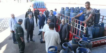 محافظ الدقهلية يفاجئ مصنع غاز بطلخا للتأكد من أوزان الأسطوانات ومطابقتها للمواصفات