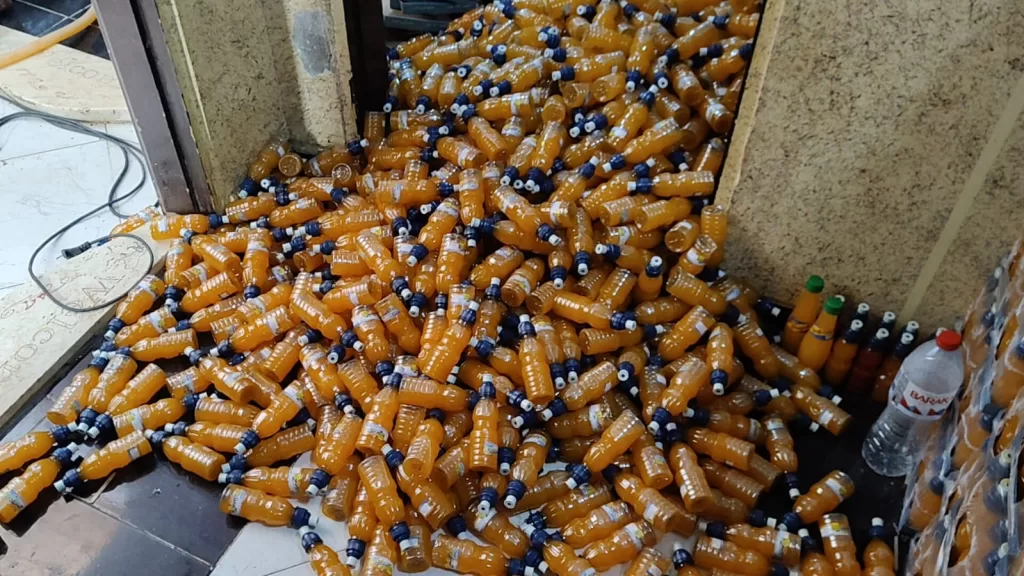 مباحث التموين تضبط مصنعًا غير مرخص للمشروبات الصناعية في المنوفية 3 - جريدة الجمهورية IMG 20251123 WA0401 - جريدة الجمهورية