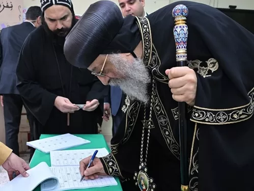 البابا تواضروس يُدلي بصوته في انتخابات مجلس النواب