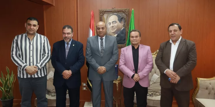 «الرشيدي »يبحث مع «الشناوي» تطوير مناهج الأنشطة 1 - جريدة الجمهورية «الرشيدي »يبحث مع «الشناوي» تطوير مناهج الأنشطة