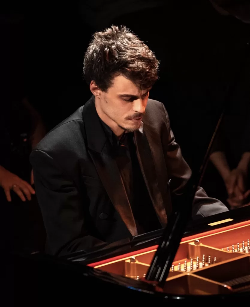 Mr. Aurélien Froissart Large - جريدة الجمهورية