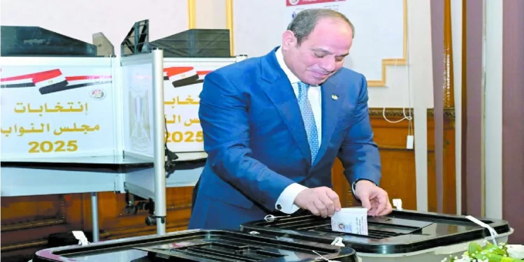 السيسى يدلى بصوته فى مدرسة الشهيد البطل مصطفى عميرة