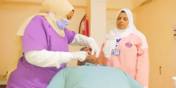 علاج ١٣٥٥ مواطنًا بقافلة طبية في قرية بالشرقية