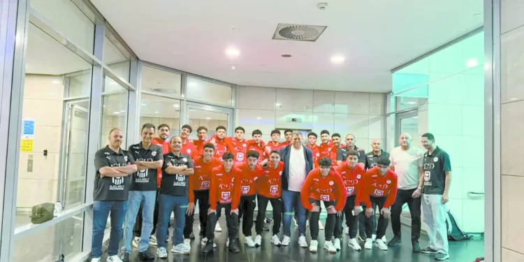 إنجـاز تــاريخــى... الجماهير تحتفل بناشئى اليد عقب فضية المونديال 1 - جريدة الجمهورية خليفة «فيريرا» المدرب المحلى الأقرب فى ظل الأزمة المالية