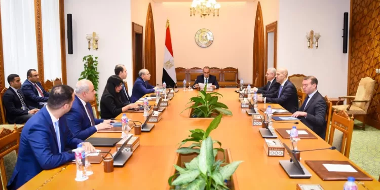 اجتماع موسع لوزير الخارجية مع مسؤولي القطاع الآسيوي وإدارات التخطيط والأزمات