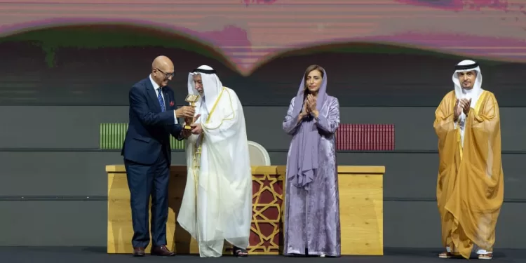 حاكم الشارقة يفتتح الدورة الـ44 من معرض الشارقة الدولي للكتاب