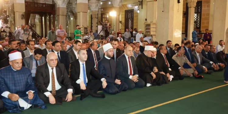 الأزهري وعياد وعبد المعطي وداود يؤدون صلاة الجمعة بسيدي إبراهيم الدسوقي احتفالًا بالعيد القومي لكفر الشيخ 1 - جريدة الجمهورية الأزهري وعياد وعبد المعطي وداود يؤدون صلاة الجمعة بسيدي إبراهيم الدسوقي احتفالًا بالعيد القومي لكفر الشيخ