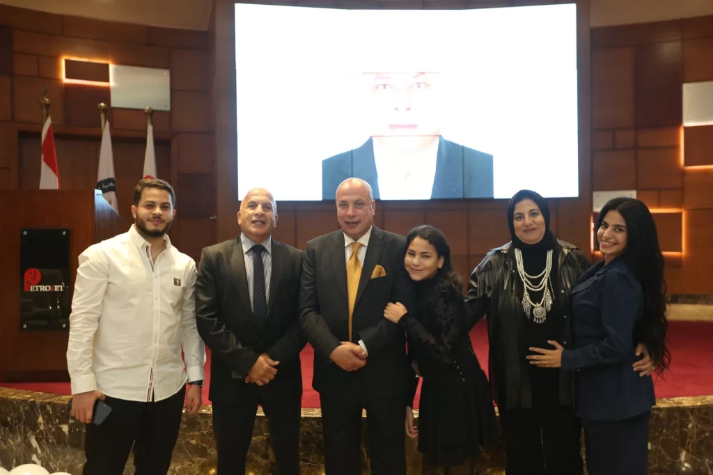 بتروجت تُكرِّم عبدالحكيم سويلم مدير عام الشؤون القانونية السابق وتهديه درع التميز والعطاء 3 - جريدة الجمهورية WhatsApp Image 2025 11 07 at 9.41.30 AM1 - جريدة الجمهورية