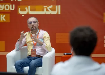 خلال ورشة في «الشارقة للكتاب» 2025: السيناريست محمد عبدالمالك يترك الطب لشغف الكتابة 3 - جريدة الجمهورية سلماوي: الثقافة منهج حياة «الشارقة» وسبيل العرب لصون هويتهم