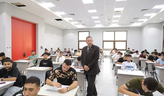 جولة تفقدية لرئيس جامعة المنصورة الجديدة على لجان امتحانات منتصف الفصل الدراسي