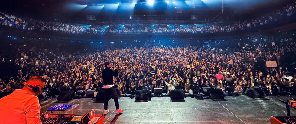 فيديو| تامر حسني يشعل باريس في حفل جماهيري ضخم بمسرح «الدوم دو» 3 - جريدة الجمهورية WhatsApp Image 2025 11 08 at 5.46.37 AM 1 - جريدة الجمهورية