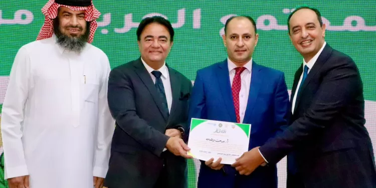 جامعة الدول العربية تكرم مدحت وهبه المستشار الإعلامي لصندوق مكافحة وعلاج الإدمان تقديرا لجهوده