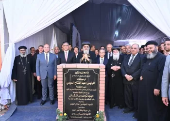 البابا تواضروس يضع حجر أساس مستشفى «سندة».. ويفتتح مدرسة ومركزاً للغسيل الكلوي وعيادات تخصصية في ٦ أكتوبر