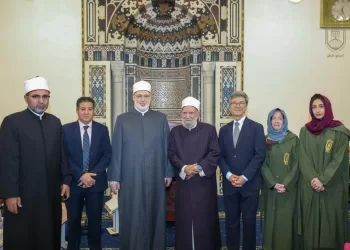 البروفيسور جيفري ساكس في جولة بالجامع الأزهر