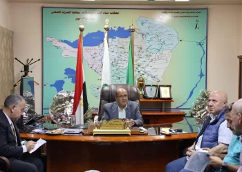 رئيس «القابضة لمياه الشرب» يتابع مشروعات «حياة كريمة» بالفيوم