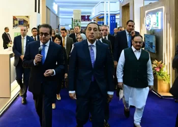 خلال تفقد معرض «PHDC’25»: رئيس الوزراء يُشيد بالابتكارات المحلية ويؤكد أهمية التحول الرقمي في القطاع الصحي