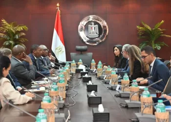 وزارة الاستثمار تستقبل وفد ستاندرد بنك لبحث فرص التعاون وتمويل المشروعات بالقارة