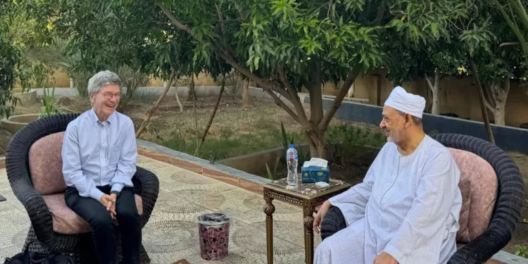 الإمام الأكبر يُثمن مواقف ساكس «المنصفة» تجاه غزة وفلسطين.. ويؤكد على رسالة الأديان في مناصرة المستضعفين