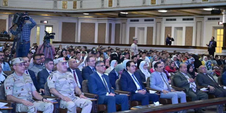 جامعة القاهرة تحتضن احتفالية تكريم وتسليم شهادات المعاملة التجنيدية لأبنائها من ذوي الهمم