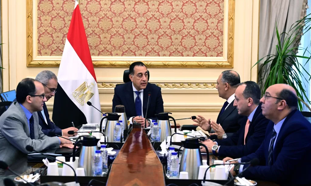 رئيس الوزراء يطلع على خطة استخدام الأراضي المستردة وتخصيص مواقع محطات التحلية 2 - جريدة الجمهورية WhatsApp Image 2025 11 16 at 16.11.03 61cfc226 - جريدة الجمهورية