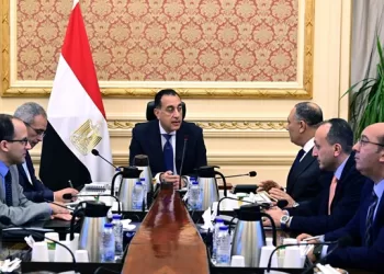 رئيس الوزراء يطلع على خطة استخدام الأراضي المستردة وتخصيص مواقع محطات التحلية 2 - جريدة الجمهورية رئيس الوزراء يطلع على خطة استخدام الأراضي المستردة وتخصيص مواقع محطات التحلية